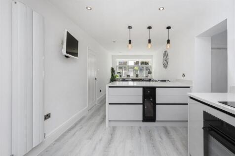 Bramleys Estate Agents - Cheviot Way - Mirfield (6