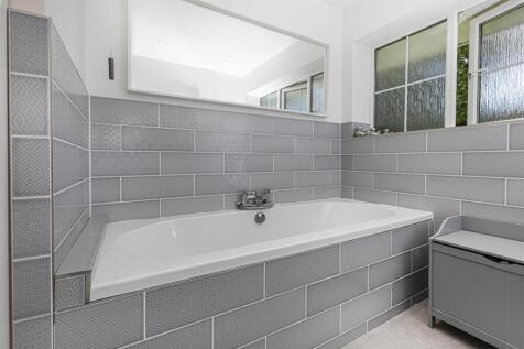 Bramleys Estate Agents - Cheviot Way - Mirfield (4