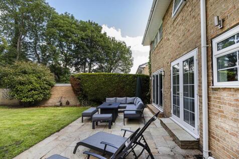 Bramleys Estate Agents - Cheviot Way - Mirfield (5