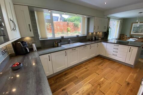 Bramleys Estate Agents - Overhall Park - Mirfield 