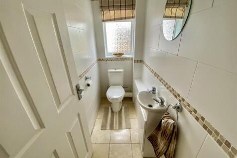 Bramleys Estate Agents - Overhall Park - Mirfield 