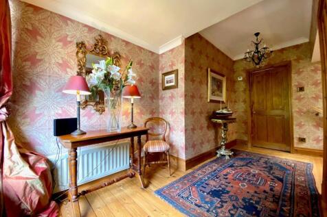 Entrance hall.jpg