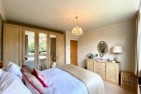 bedroom 5.jpg