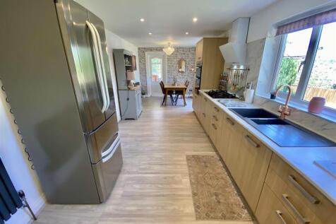 Bramleys Estate Agents - Oakfield Drive - Mirfield
