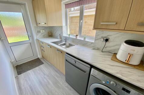 Bramleys Estate Agents - Oakfield Drive - Mirfield