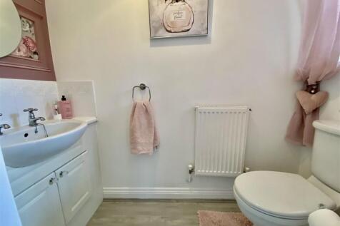 Bramleys Estate Agents - Oakfield Drive - Mirfield