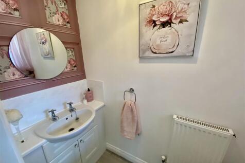 Bramleys Estate Agents - Oakfield Drive - Mirfield