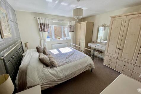Bramleys Estate Agents - Oakfield Drive - Mirfield