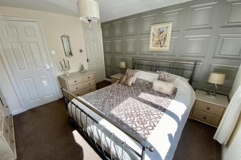 Bramleys Estate Agents - Oakfield Drive - Mirfield