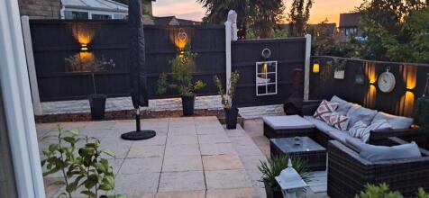 34 Oakfield Drive - Garden.jpg