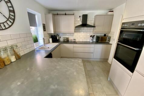 Bramleys Estate Agents - Savile Place - Mirfield (