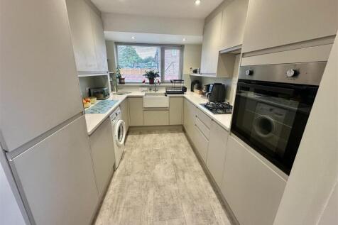 Bramleys Estate Agents - Robyn Royd Avenue - Mirfi