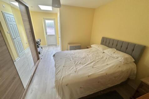 Bramleys Estate Agents - Robyn Royd Avenue - Mirfi