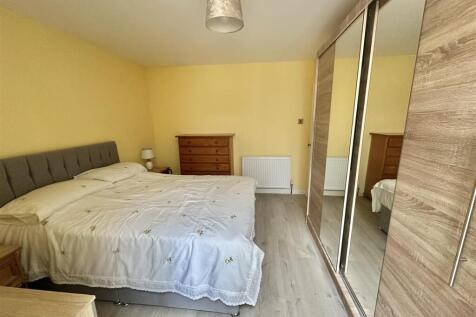 Bramleys Estate Agents - Robyn Royd Avenue - Mirfi