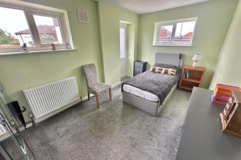 Bramleys Estate Agents - Robyn Royd Avenue - Mirfi