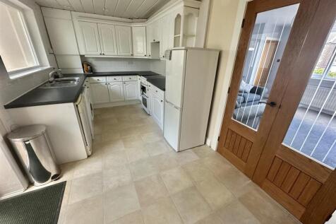Bramleys Estate Agents - Enfield Drive - Batley (5