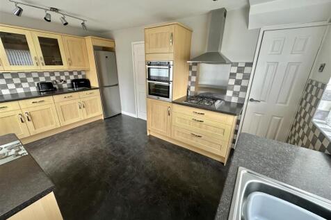 Bramleys Estate Agent - Crown Close - Dewsbury (14