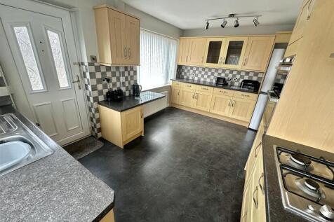 Bramleys Estate Agent - Crown Close - Dewsbury (15