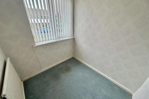 Bramleys Estate Agent - Crown Close - Dewsbury (7)