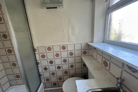 Bramleys Estate Agents - Leeds Road - Dewsbury (5)