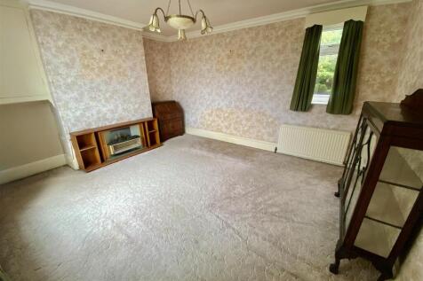 Bramleys Estate Agents - Meadow Bank Crescent - Mi