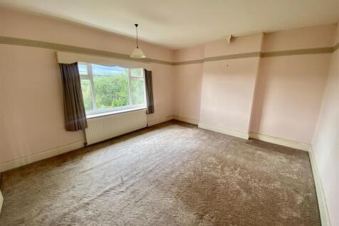 Bramleys Estate Agents - Meadow Bank Crescent - Mi
