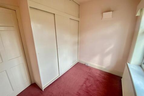 Bramleys Estate Agents - Meadow Bank Crescent - Mi
