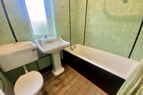 Bramleys Estate Agents - Meadow Bank Crescent - Mi