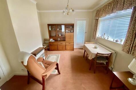 Bramleys Estate Agents - Hepworth Drive - Mirfield
