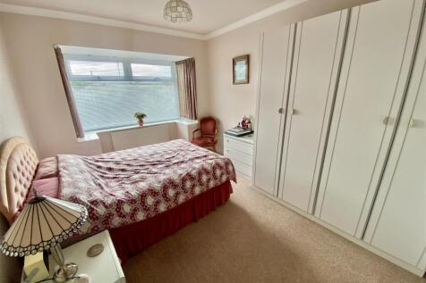 Bramleys Estate Agents - Hepworth Drive - Mirfield