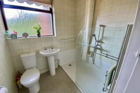 Bramleys Estate Agents - Hepworth Drive - Mirfield