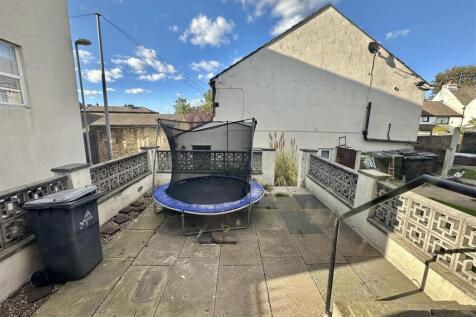 Bramleys Estate Agents - Kaye Street - Heckmondwik