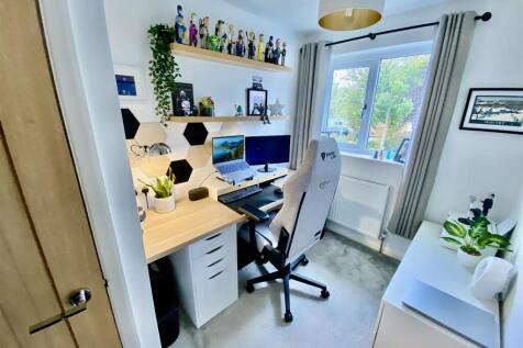 Bramleys Estate Agents - Fernhurst Road - Mirfield