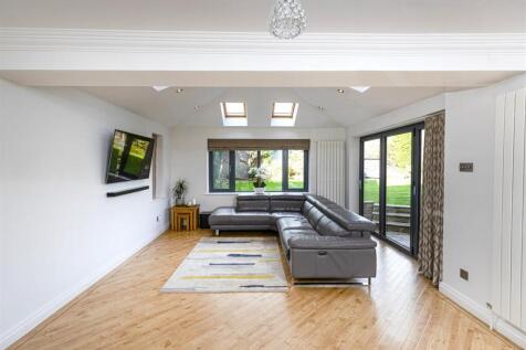 Bramleys Estate Agents - Crow Lees Gardens (11).jp