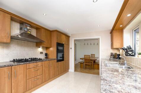 Bramleys Estate Agents - Crow Lees Gardens (20).jp