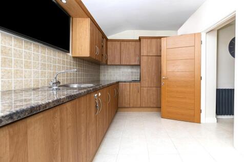 Bramleys Estate Agents - Crow Lees Gardens (16).jp