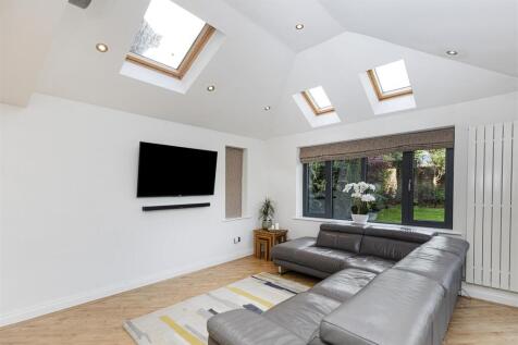 Bramleys Estate Agents - Crow Lees Gardens (12).jp