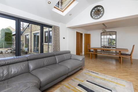 Bramleys Estate Agents - Crow Lees Gardens (13).jp