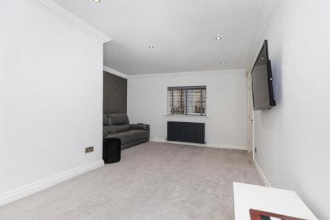 Bramleys Estate Agents - Crow Lees Gardens (6).jpg