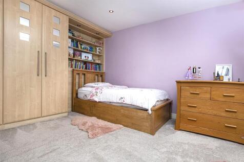 Bramleys Estate Agents - Crow Lees Gardens (35).jp