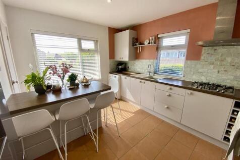 Bramleys Estate Agents - Manor Park - Mirfield (16