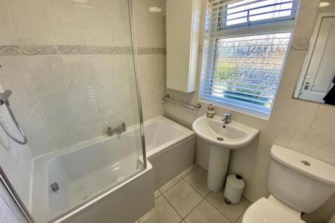 Bramleys Estate Agents - Manor Park - Mirfield (12