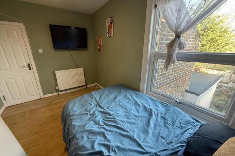 room 5 - 17 Hatfield rd.jpeg