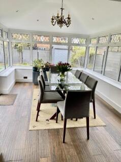 Sun Room/ Dining Room