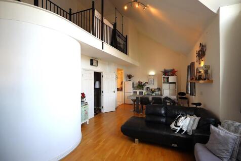 Galleried Lounge