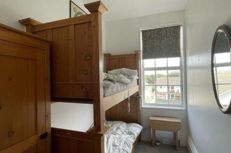 Bedroom..jpg