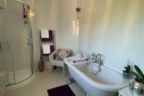 Bathroom1.jpg