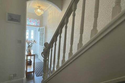 Hallway1.jpg