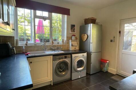 Kitchen1.jpg