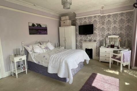 Bedroom...jpg